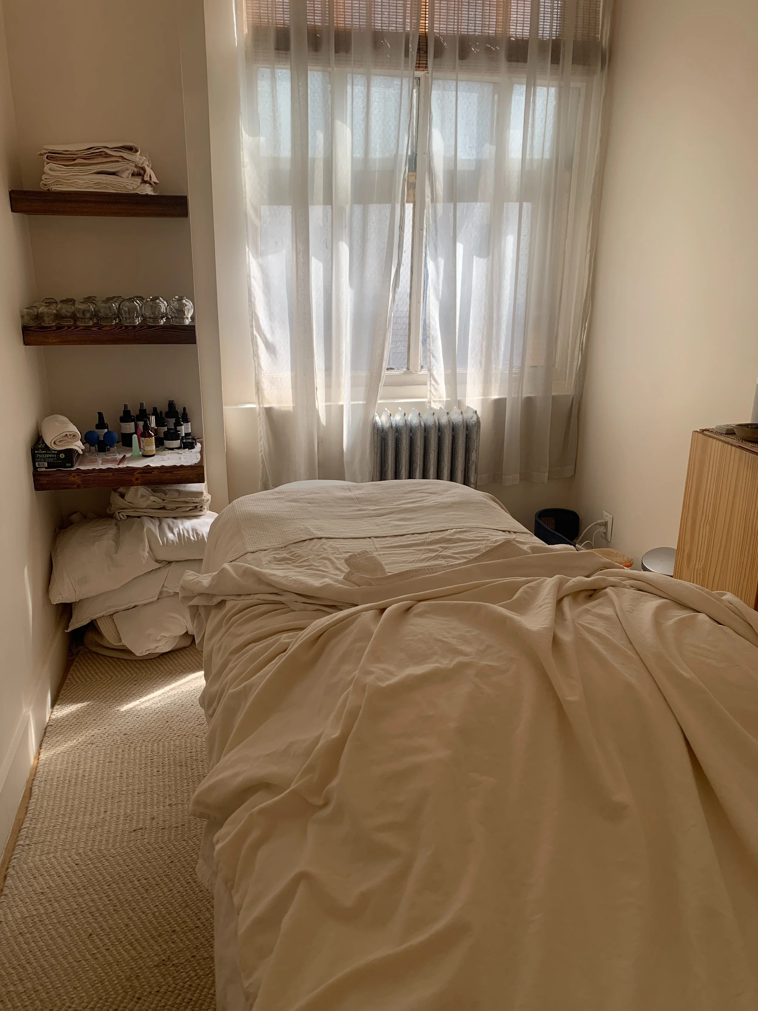 How a treatment table should look after all the stress in your face has been gua sha&rsquo;d away. 🤍