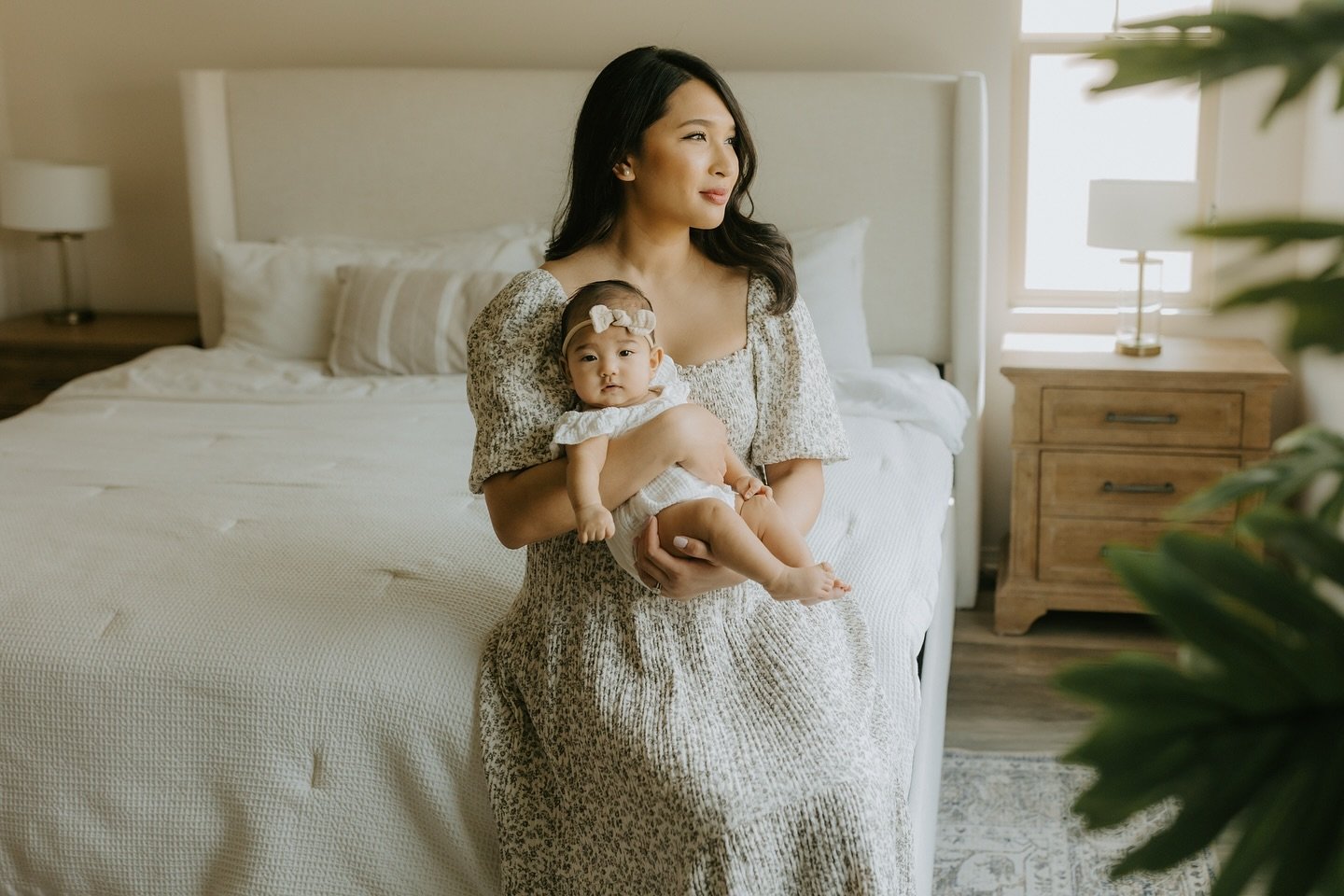 This in-home session with this adorable baby girl was such a joy 🤍 I love photographing older babies. They are usually more alert and sometimes even very smiley. If your baby is past the newborn stage and you&rsquo;re unsure about booking a lifestyl