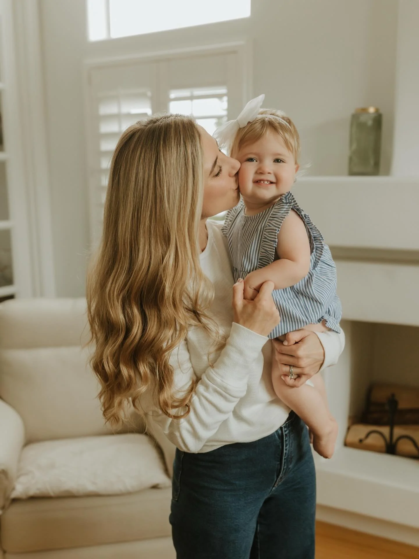 I love in-home sessions 🤍 There&rsquo;s something so special about documenting families in the place where their real life happens. The connection, the comfort, the little everyday moments at home make these sessions feel so meaningful. 

San Diego 