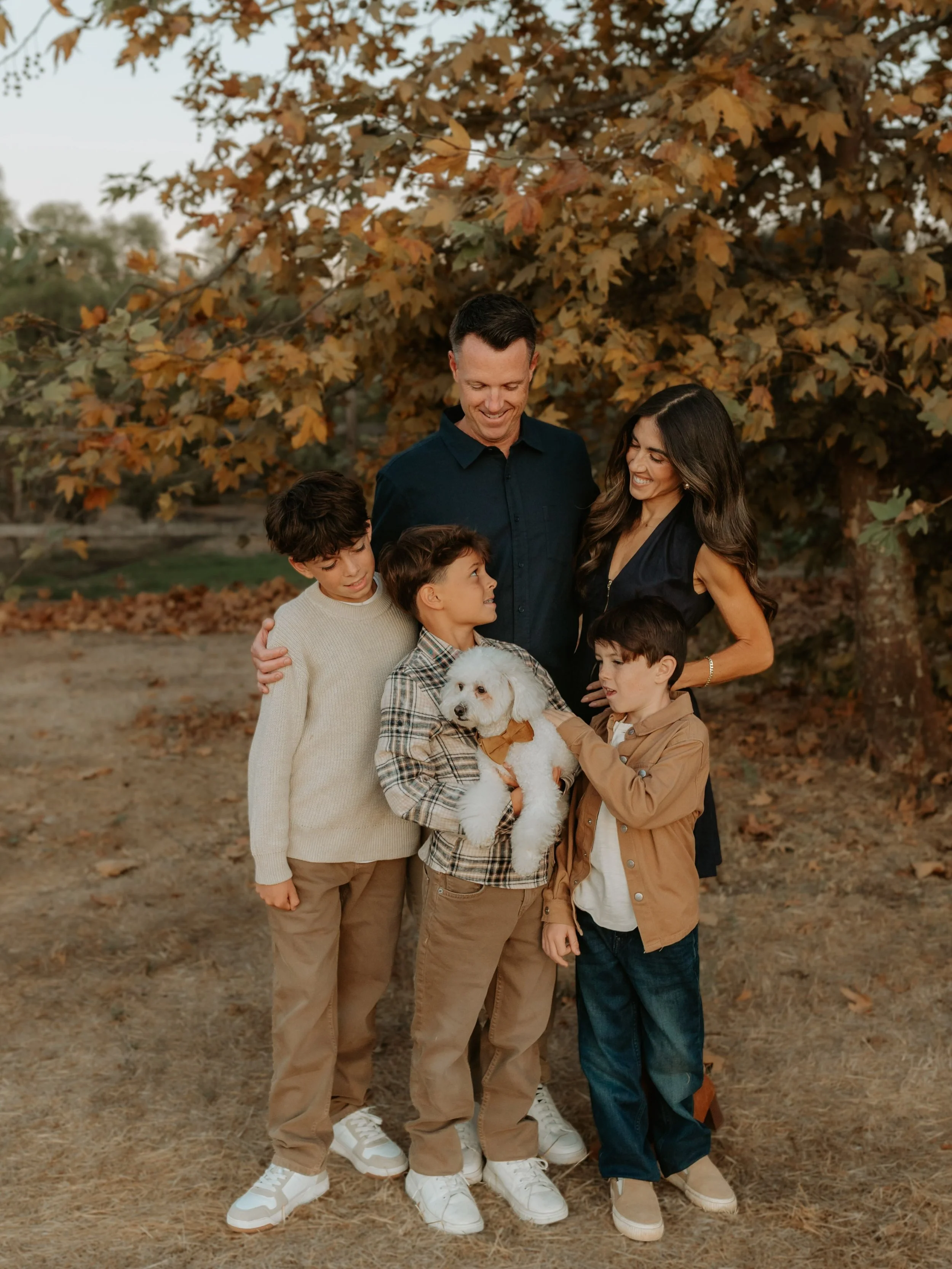 Fall sessions are in full swing 🍂 (even if the weather hasn&rsquo;t gotten the fall memo yet 🥵) 

I&rsquo;ve been loving seeing so many familiar faces and meeting new families this season!

I still have a few fall dates left, so if you&rsquo;ve bee