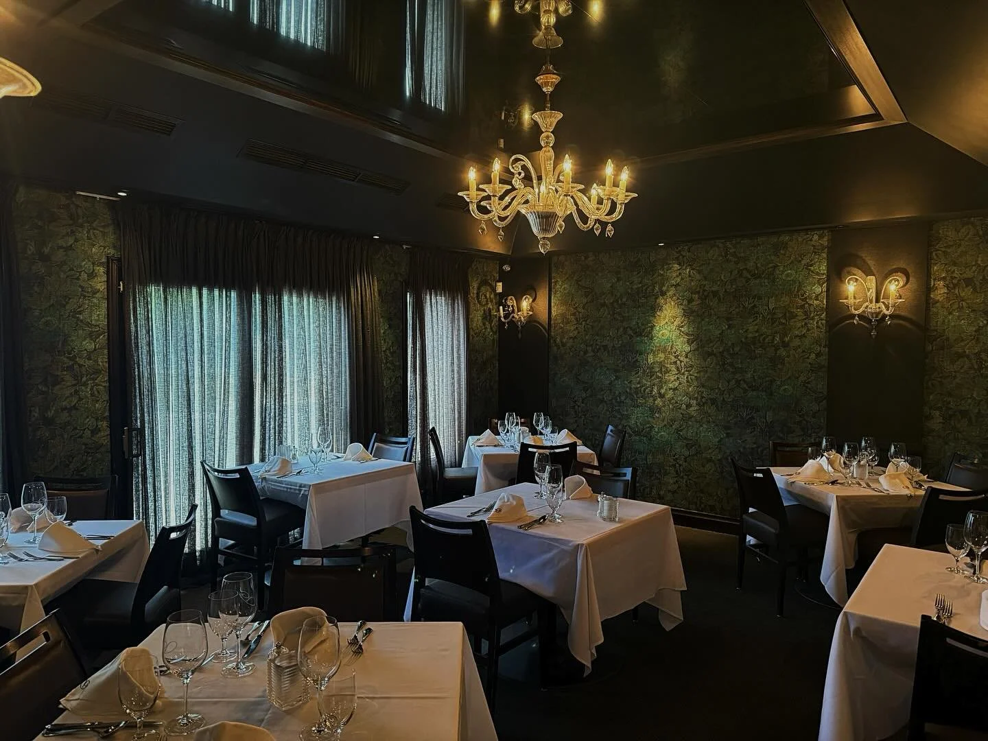 What to Expect From Private Holiday Dining at Giovanni’s Restaurant