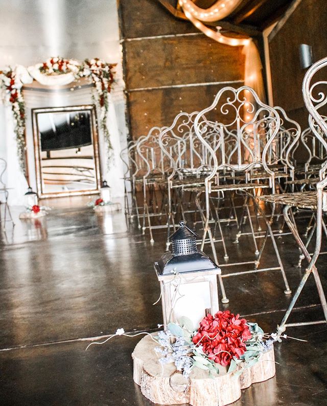 Details! Details! Details!
.... Wedding Season is underway here at Rose River! Last weekend our bride went with a simple elegant design that came together perfectly! Decor by Tona. #roseriverreceptions #weddingstyle