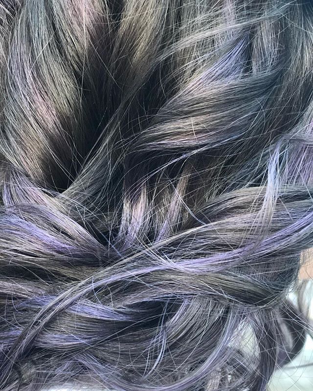 💜🌪💜
.
.
.
.
.
.
.
.
.
.
#balayage #purplehair #lavenderhair #colorpop #druvhairartistry #saloninthemills #capecodstylist #capecodhairdresser #capecodhairstylist #instahair #instadaily #instatop #hairoftheday #joicocolorintensity #smoke #purple #pu