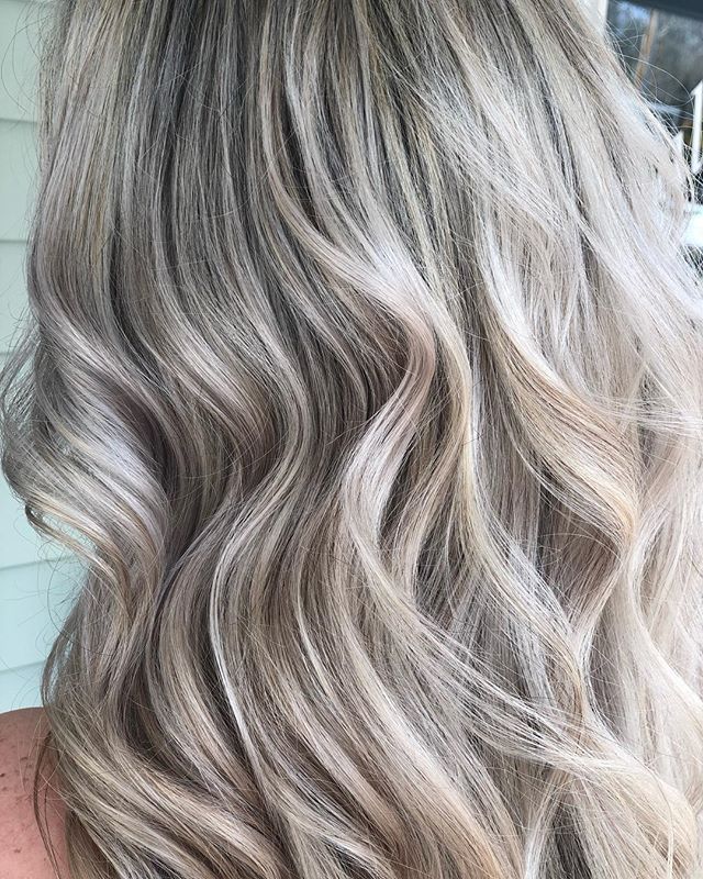 ❄️👑❄️ .
.
.
.
.
.
.
.
.
#icequeen #platinumblonde #platinumhair #longhair #longhairdontcare #curls #foils #fullfoil #goldwell #whitehair #highlights #balayage #foilayage #druvhairartistry #saloninthemills #capecodstylist #capecodhairstylist #ilovemy