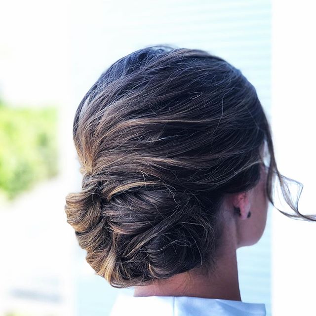 Romantic swept back updo for one of the most beautiful brides I&rsquo;ve ever seen @jessicagoode89 👰🏻 ✨ .
.
.
.
.
.
.
#saloninthemills #druvhairartistry #weddinghair #looseupdo #bridalhair #balayage #lowbun #romantichair #capecodwedding #newportwed