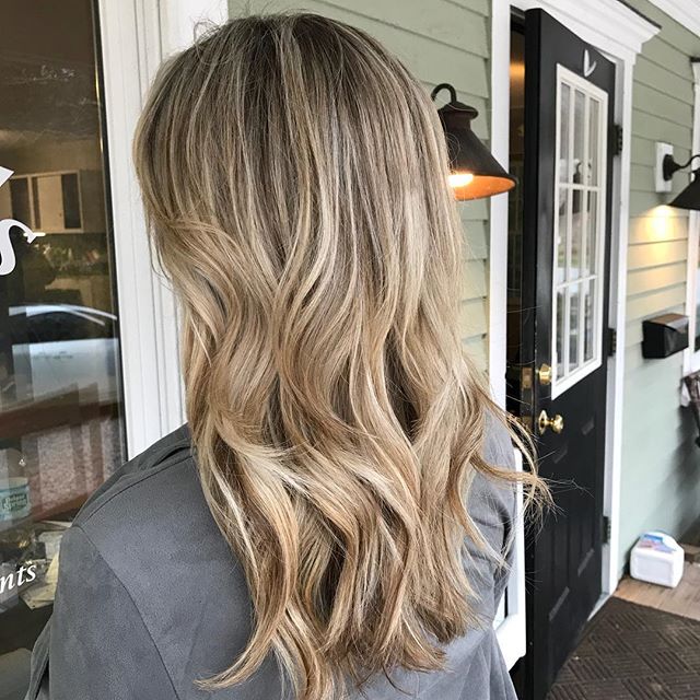 My beautiful (sometimes impatient) blonde friend! @bmeredyth 😂 we are making progress! #saloninthemills #wellafreelights #wellahair #livingproof #balayage