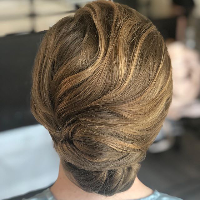 What are you lovely people &ldquo;up-do&rdquo; on this Monday? .
.
.
.
.
.
 #updo #weddinghair #bridalhair #loosebun #bridesmaidhair #capecodwedding #wychmerebeachclub #bride #druvhairartistry #saloninthemills #texture #upstyles #lovewhatyoudo #weddi