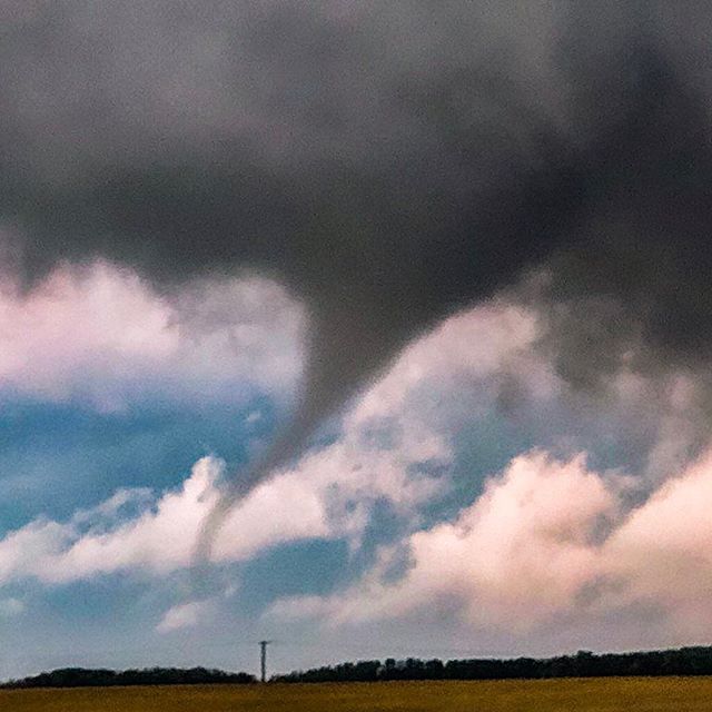 What could be the last twister of the season. @seanschofer1971 captured this one east of Hume, Sk Sept. 2, 2019 #tornado #sask #livingskies #skstorm #supercell