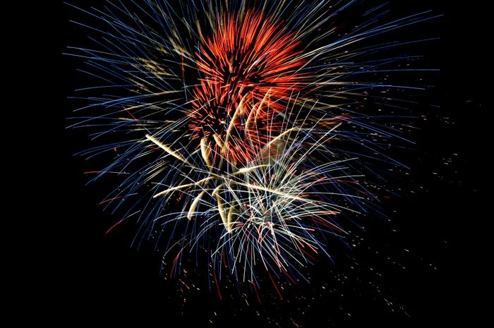How-To-Shoot-Fireworks.jpg