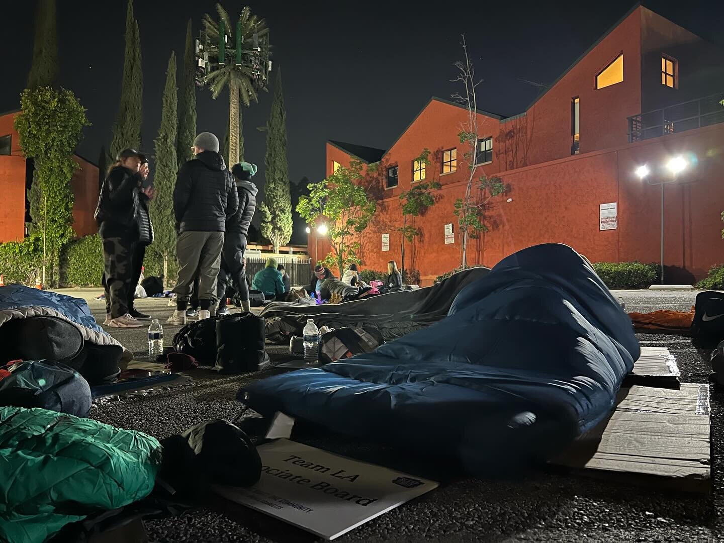 SLEEP OUT 💤🌴
&mdash;
Covenant House Sleep Out with Team Bread!

On Friday March 22nd, some of bread will be heading to Covenant House in Hollywood to give up our beds for one night to raise funds and awareness for unhoused youth in our community.

