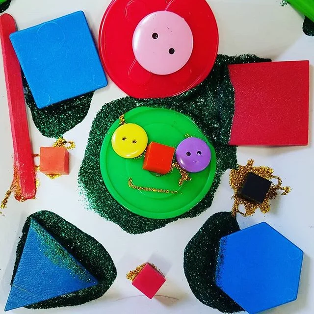 I see youuuuuu. 🙂 #buttoneyes #preschoolcrafts