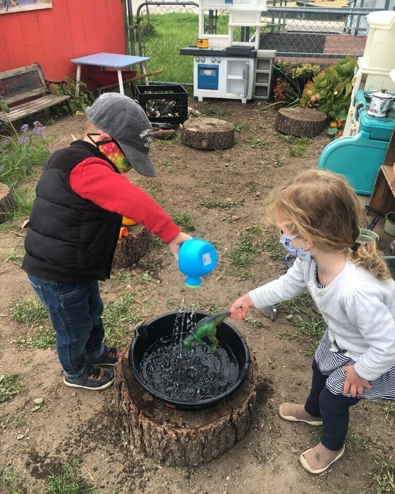 Cleaning and feeding the dinosaurs for Earth Day! 🦖🦕 #earthday2021 #santacruzpreschool #santacruzcalifornia #cooppreschool