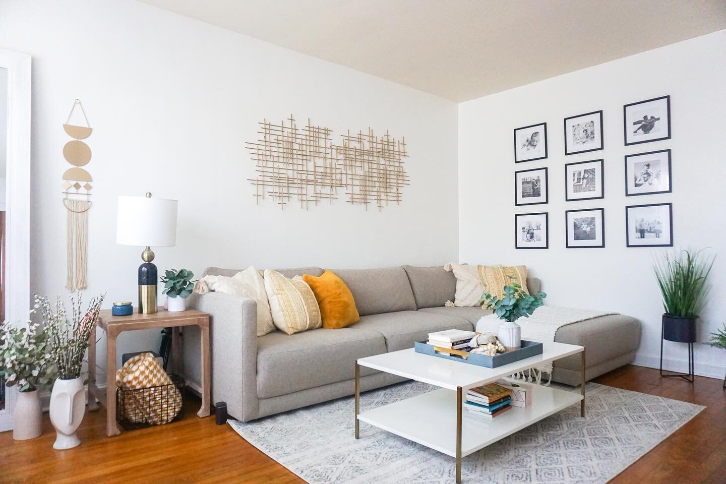 SWIPE 👉🏼 for before/afters 🙋🏽&zwj;♀️
This was a beautiful transformation of not only space but emotions as well.
.
.
Neutralizing your color scheme and adding lighter whiter colors, neutralizes your emotions in an interior environment as well 🤍
