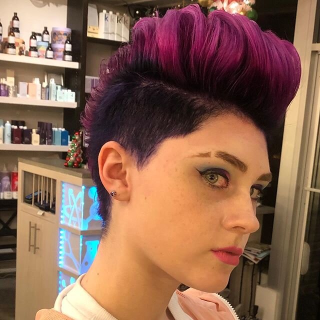 Just a little something different to brighten your morning. Thanks Grace for being so awesome! colour by Jeremy Janes #girlswithshorthair #vancouverhairsalon #pompadour #punkycolor #joicoblondelife #westendsalon