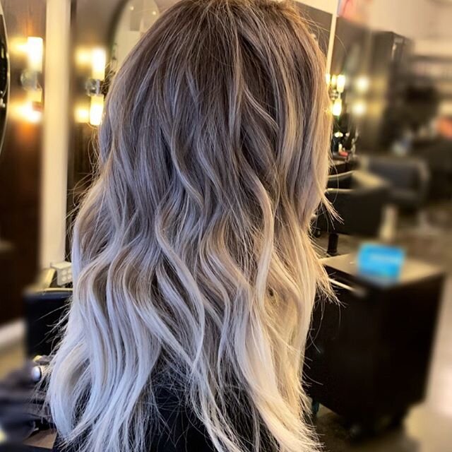 Hair done by @hairbygav 
#balayage #vancouverhairstylist #icyblondehair #warmblonde #daviestreet#platinumblonde #healthyhair#bleachout#highlights#blondes #westend#