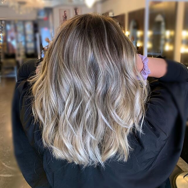 Balayage done by @hairbygav

#balayage #bleachout#vancouverhairstylist #summerhair#blondehair#hairextensions #bestofblondes#vancity#braids#haircutting#colourcorrections#wellahair #