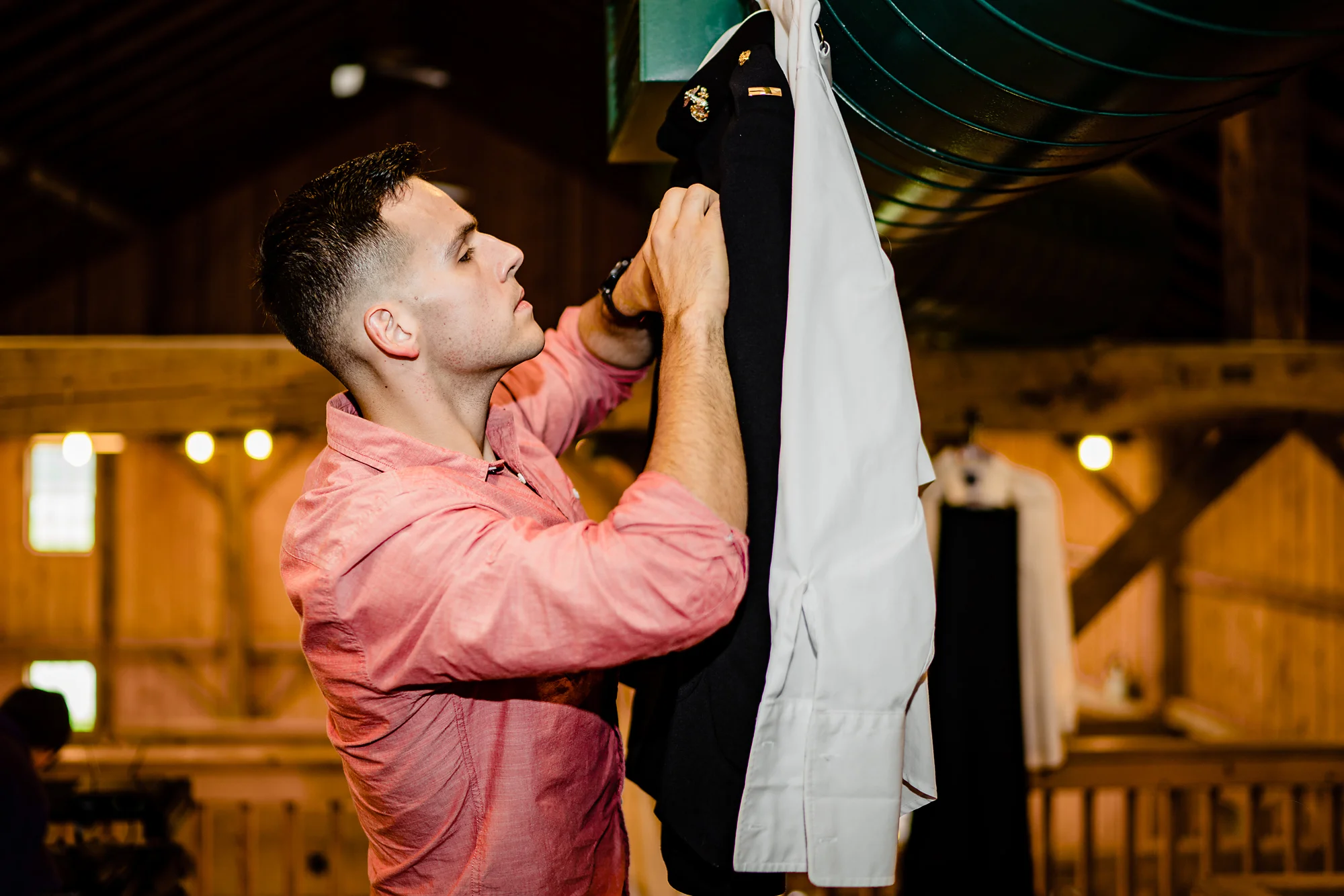 Cincinnati-Wedding-Photographers-Hughes-Center-Barn-2.jpg