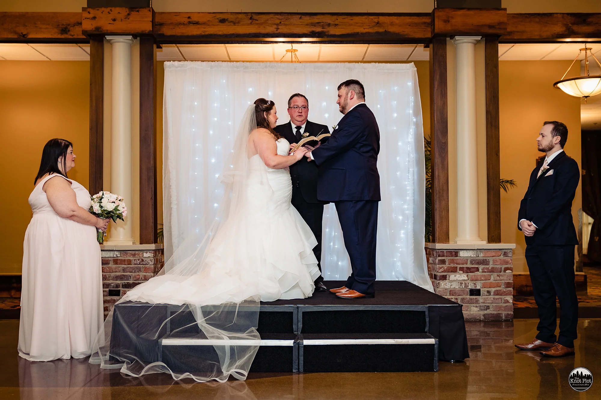 Oscar-Event-Center-Jungle-Jims-Cincinnati-Wedding-Photography-14.jpg