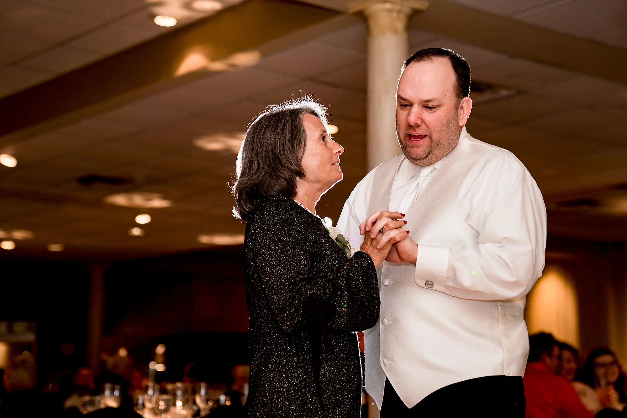 Cincinnati-Wedding-Photographer-Madison-South-Event-Center-44.jpg