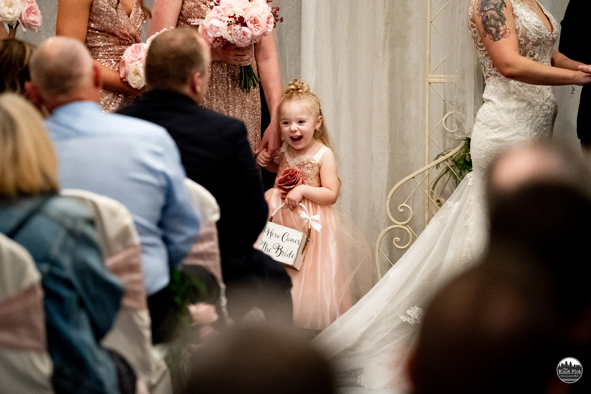 Embassy-Suites-Rivercenter-Cincinnati-Wedding-Photography-16.jpg