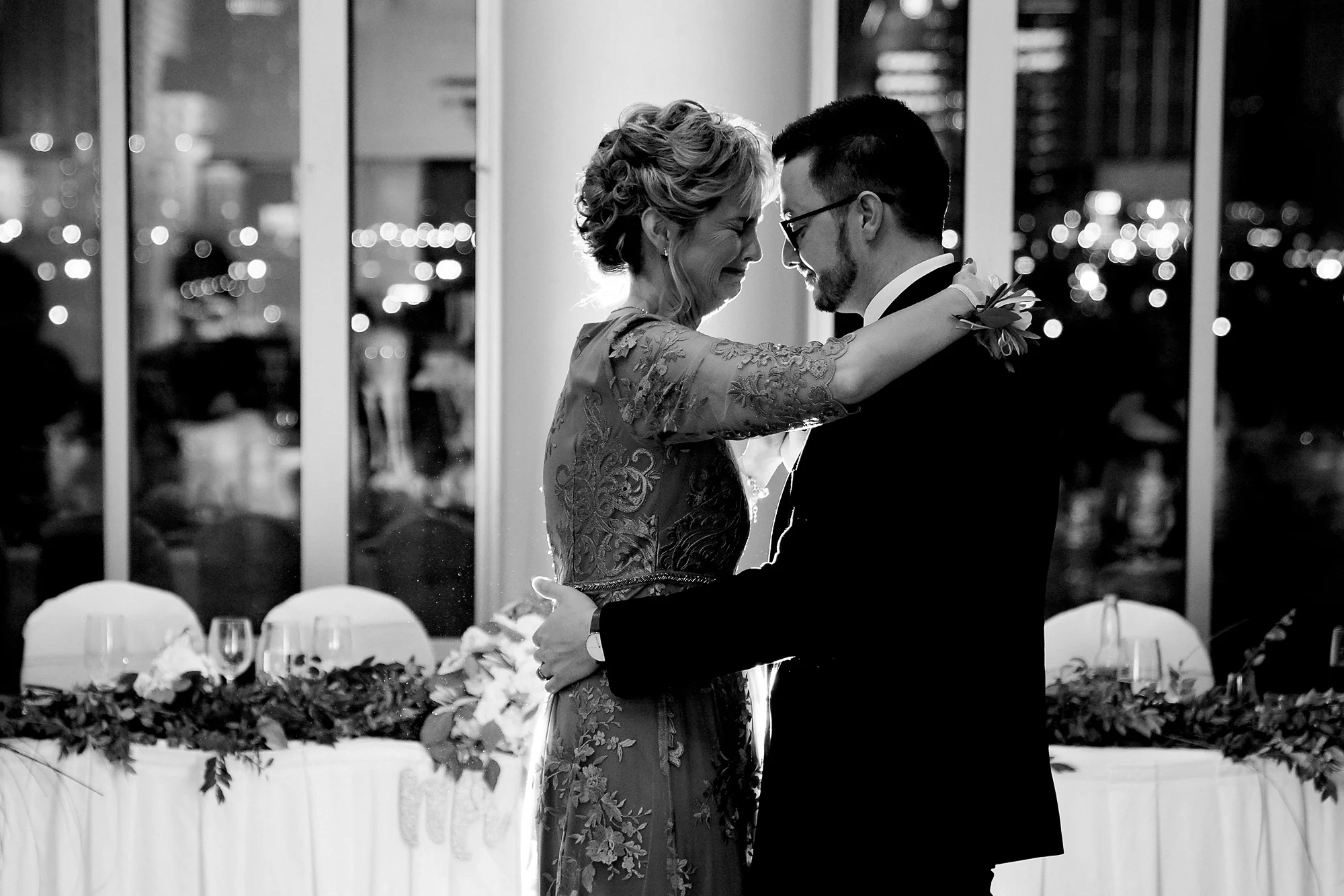Embassy-Suites-Rivercenter-Wedding-Photography-37.jpg