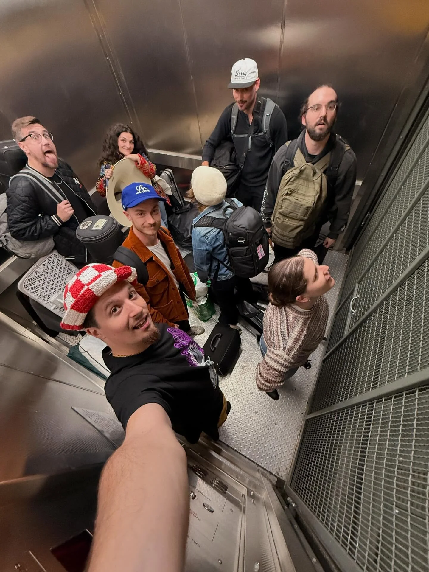 We had so much fun shooting with Nicole at @sorrystudioto yesterday! Can't wait to show you the results ✨📸✨ In the meantime let's all appreciate the immaculate golden-hour light at the post-shoot hang 🌞🌞🌞
.
.
.
#sorrystudioto #sorrystudio #photog