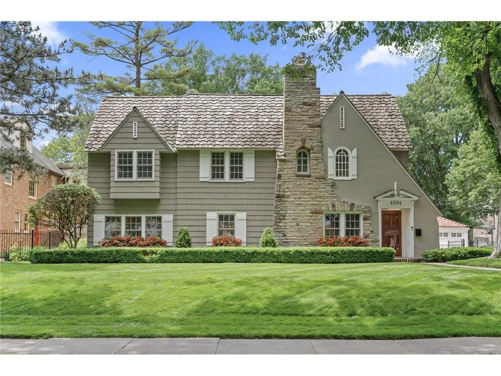 4504WooddaleAve-FrontExterior.jpeg