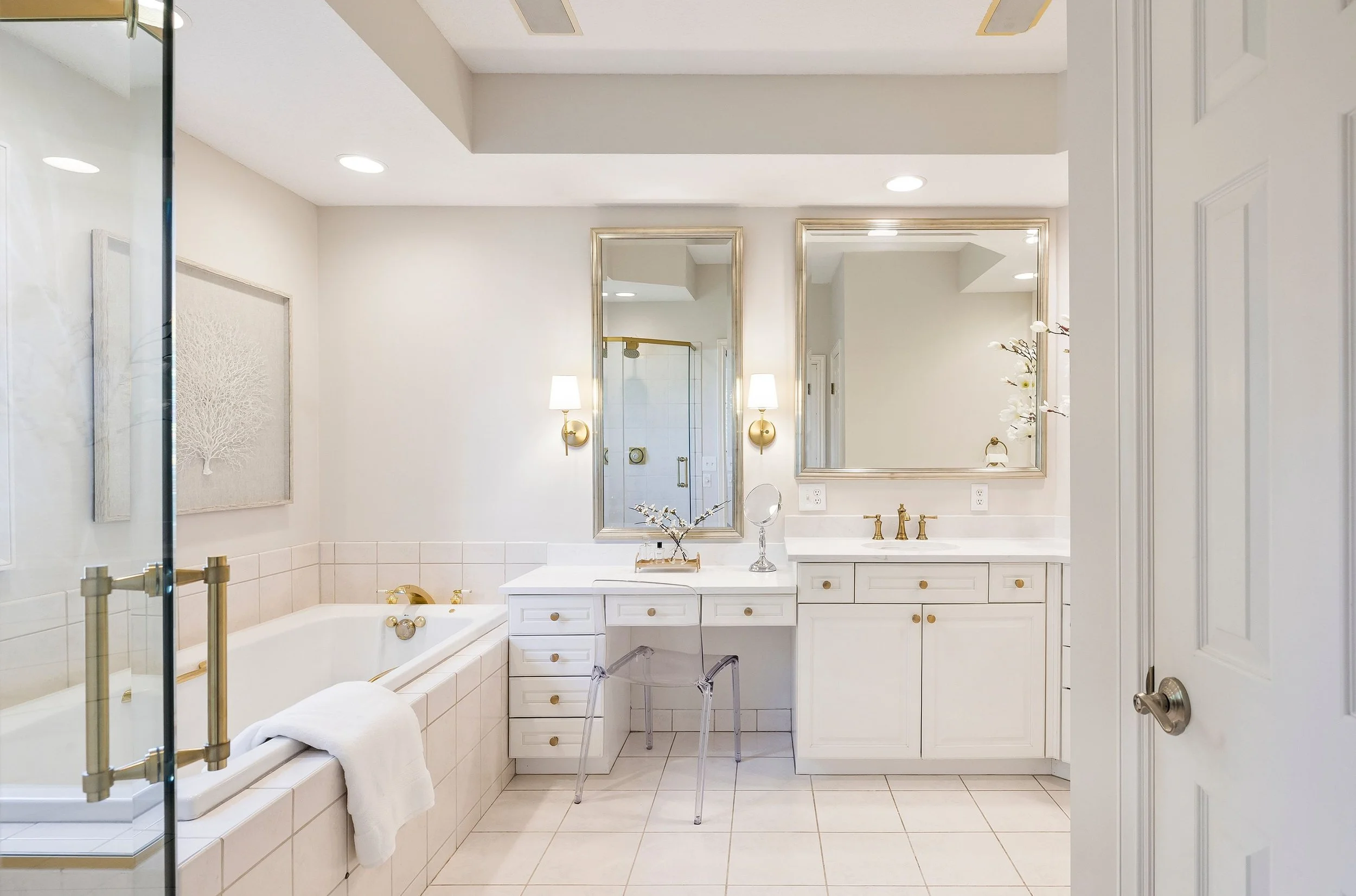 040_bedroom_primary_bathroom_1_394.jpg