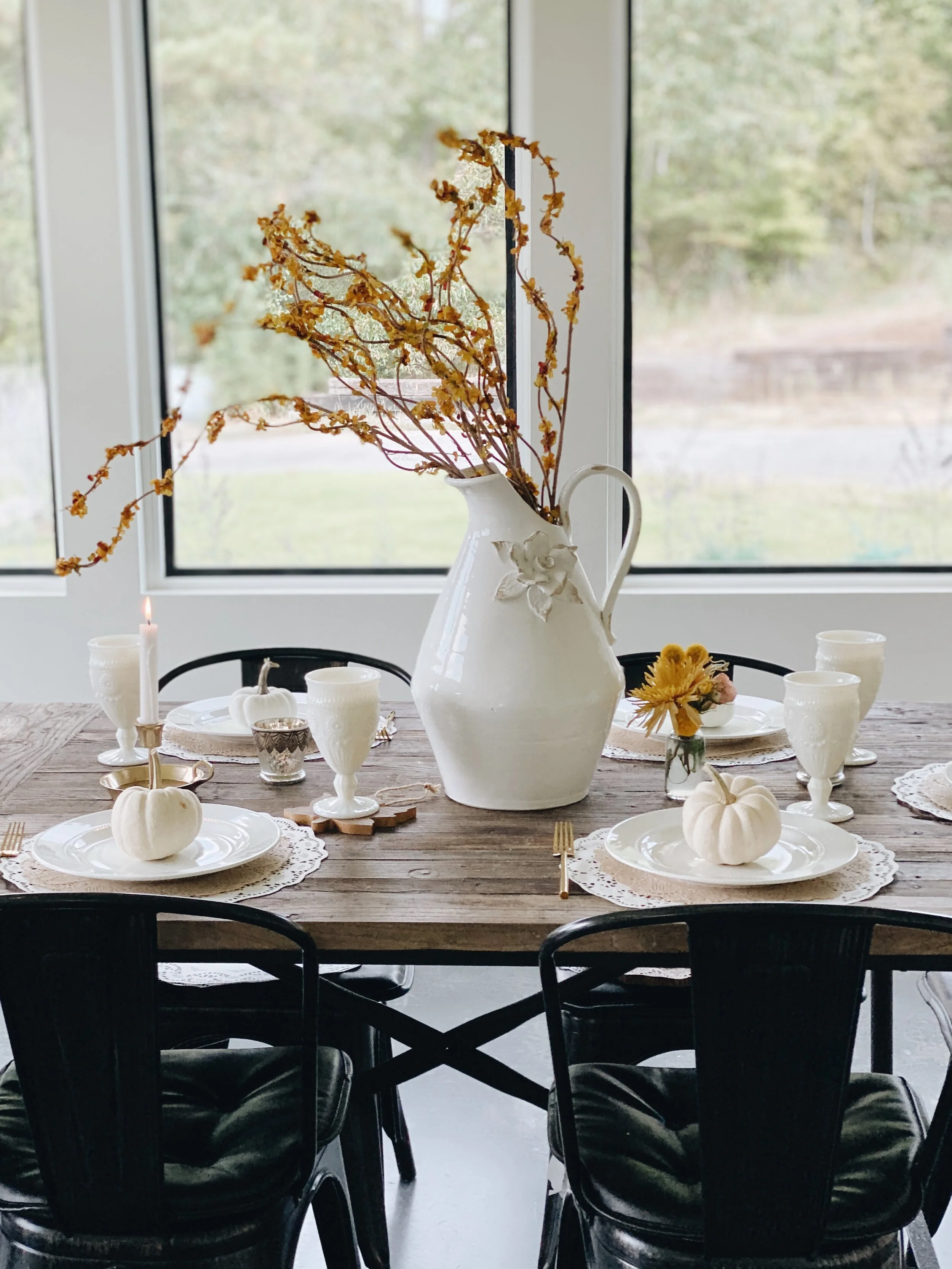 Simple Fall Table Decorations Ideas with Pumpkins