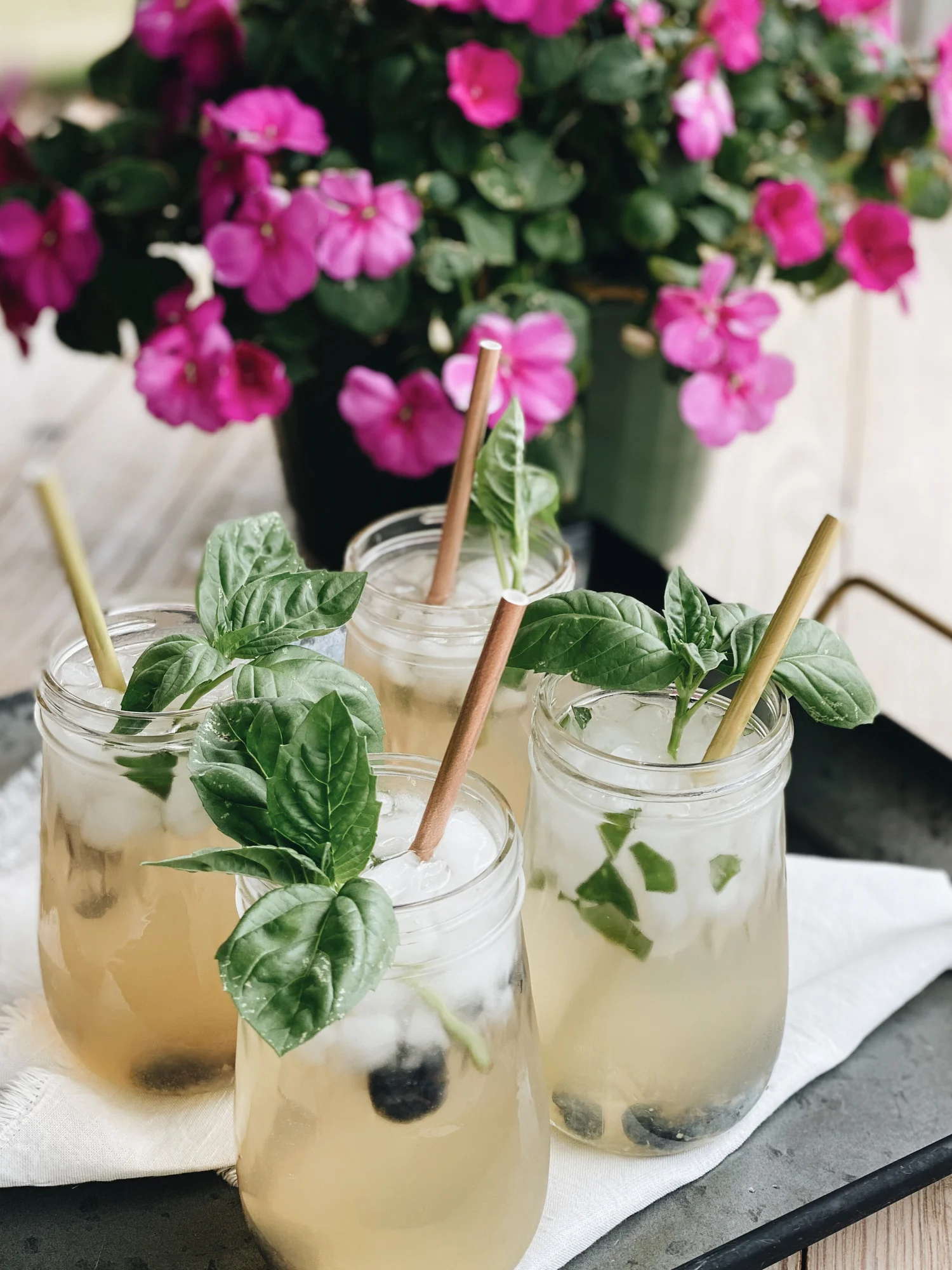 Springtime lemonade with Ball ® Canning