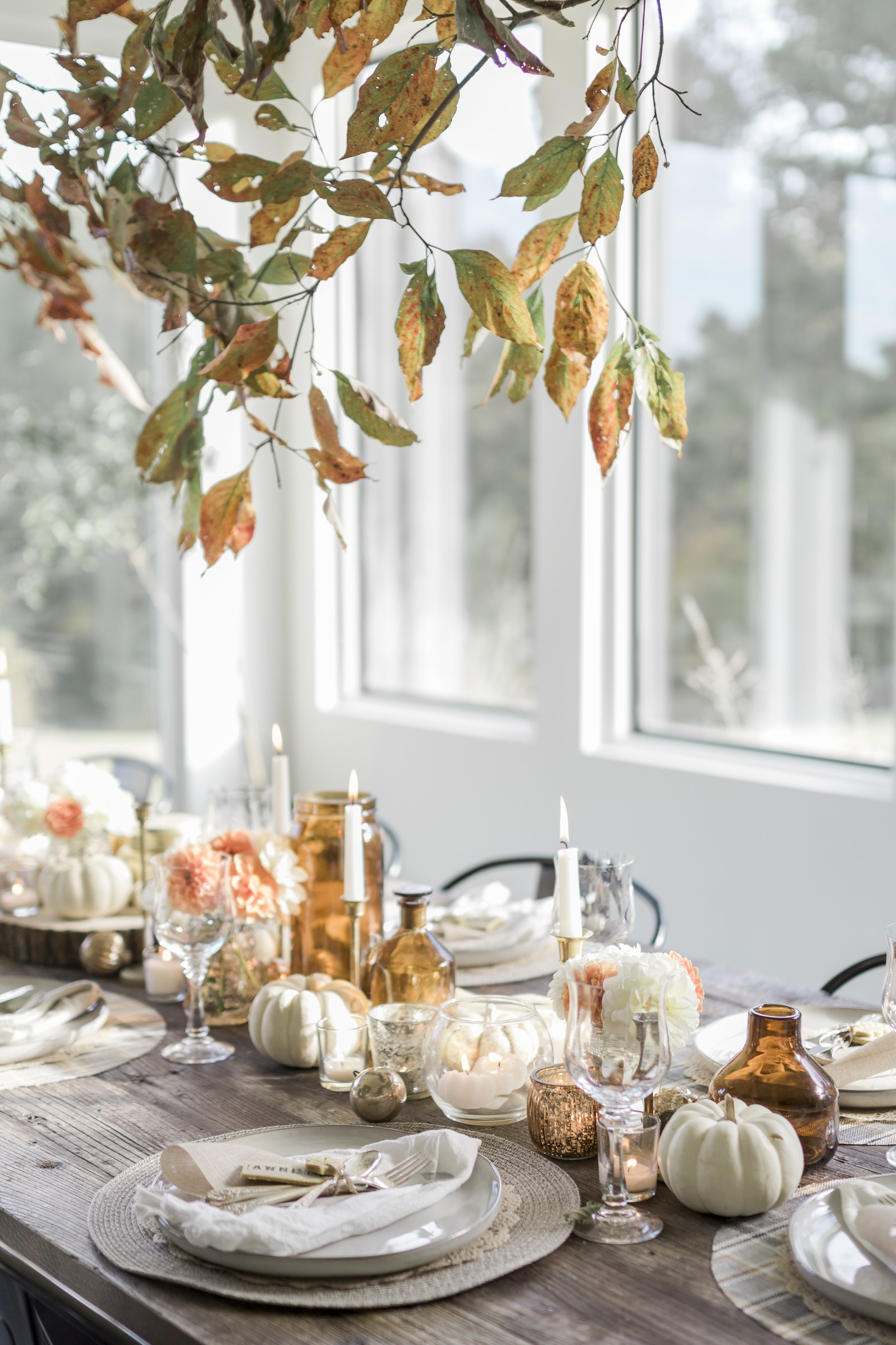 Easy Thanksgiving Table Décor that won't break the bank (and have every guest smiling)