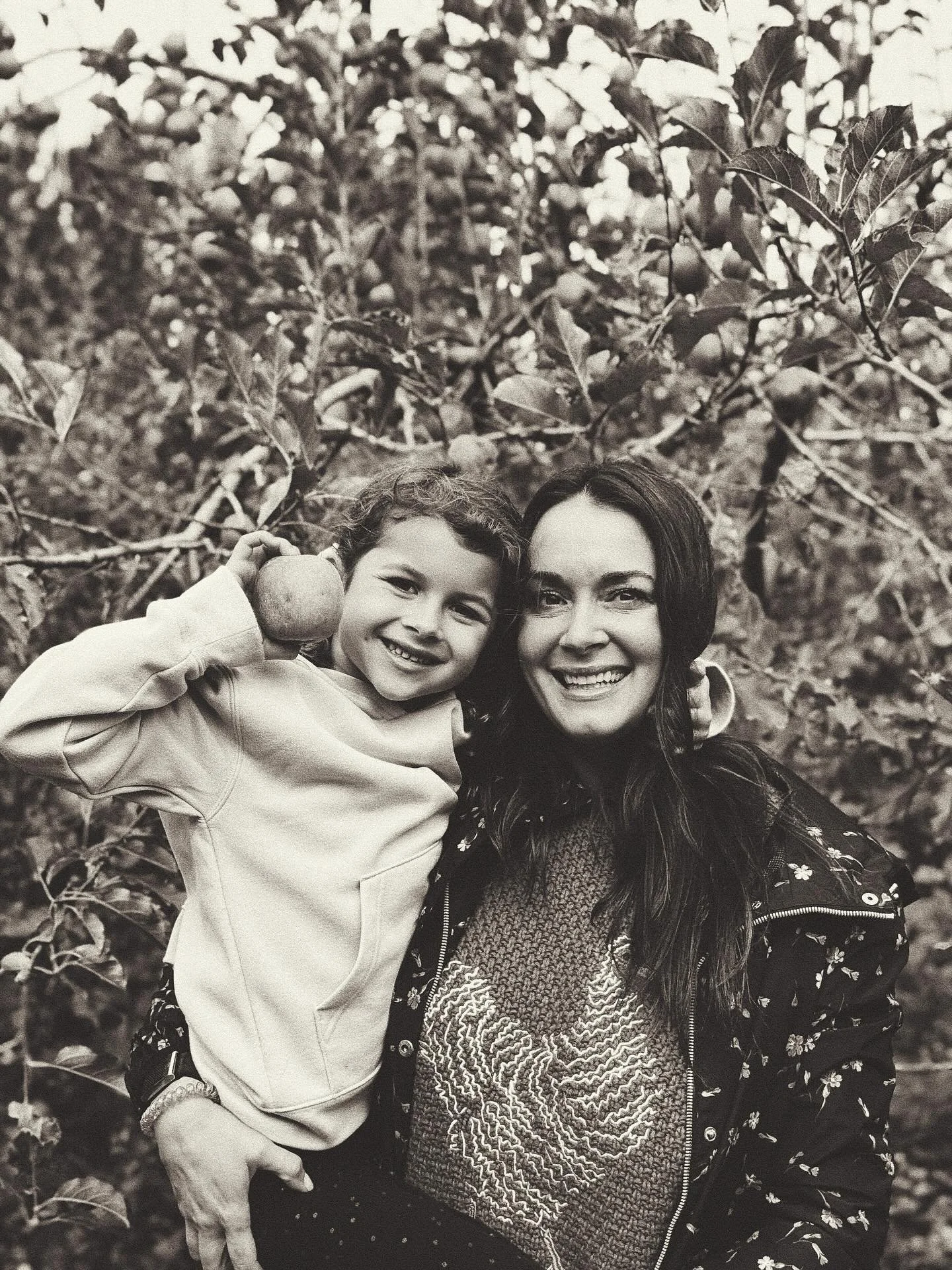 A few moments from lately...the calm, the chaos, the ordinary.
Farm life, Ava&rsquo;s smile, and a few wild scenes (when my dog caught a deer )

Grateful for every bit of it , even the imperfect parts that make life full. 🖤