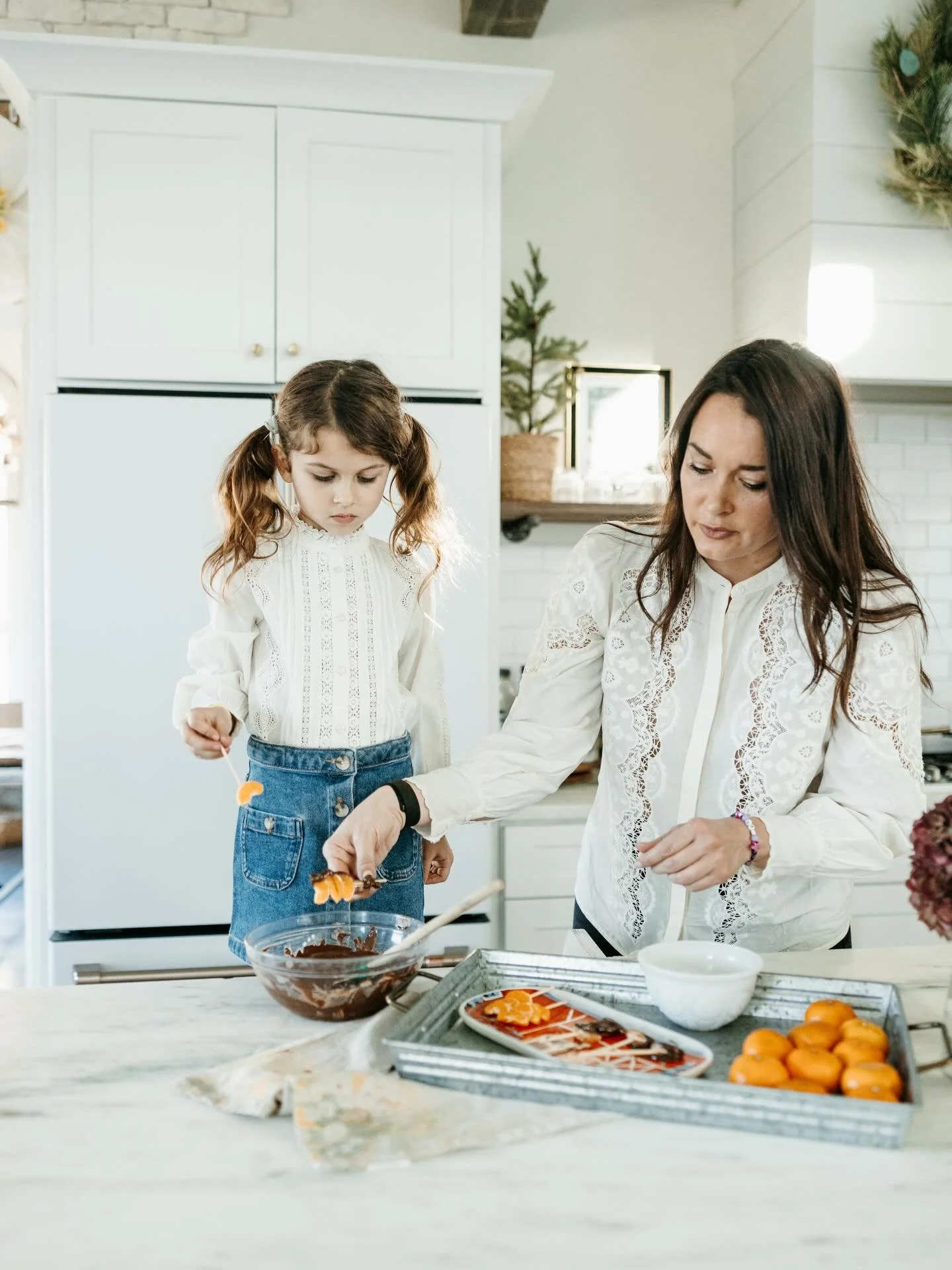 🍊Winter citrus season always nudges me into the kitchen. When oranges are at their brightest and most fragrant they make even the simplest recipes feel so special. Nature gives so much no need to complicate it 🍃

Scroll to see some of my favorite o