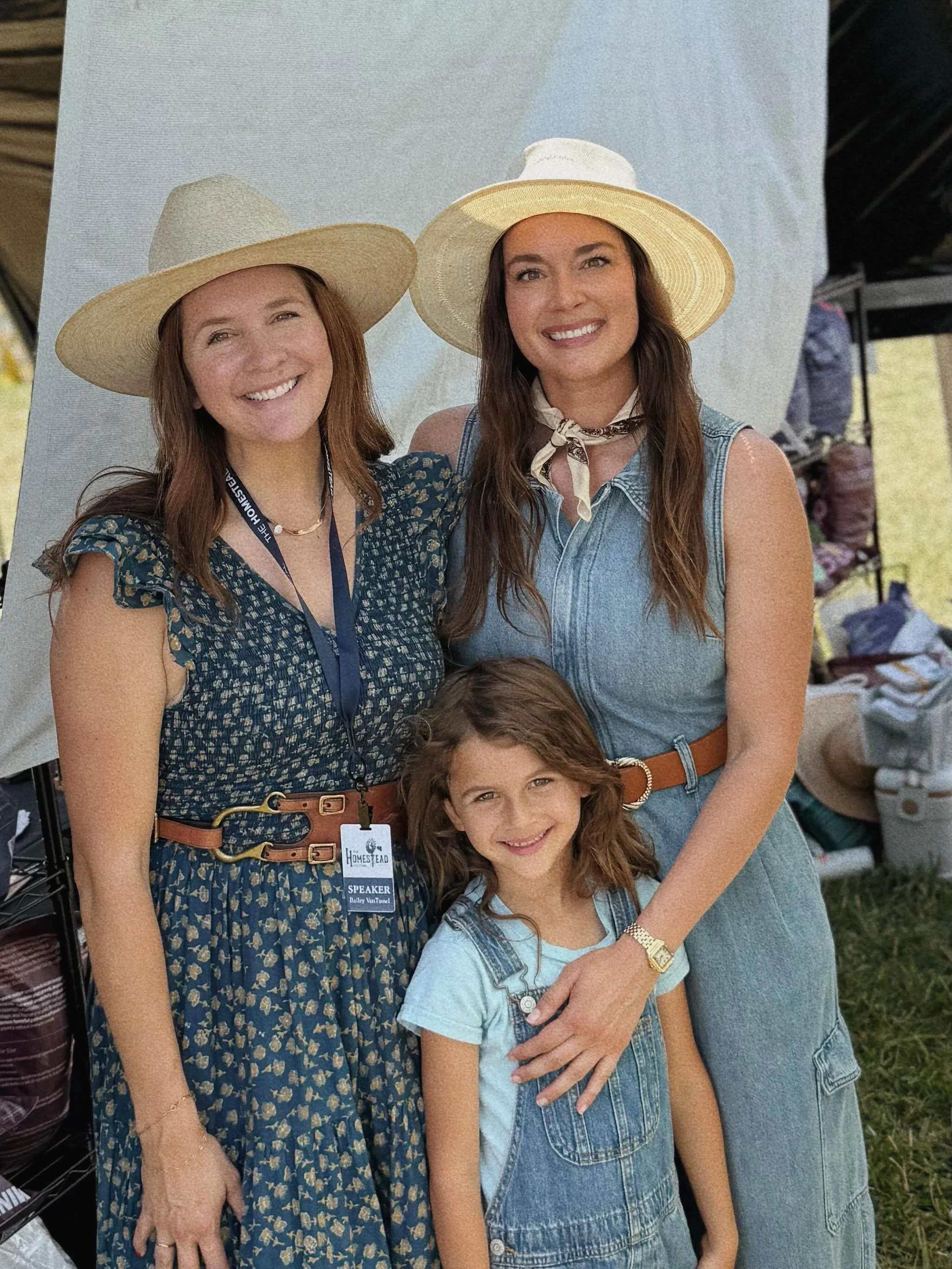 A few days in TN for the @thehomesteadfestival to support my friends. It's always such a joy to see everyone and most of all see all our kids playing together. 

Grateful to have these strong beautiful women in my life. 

@whisperingwillowfrm you are