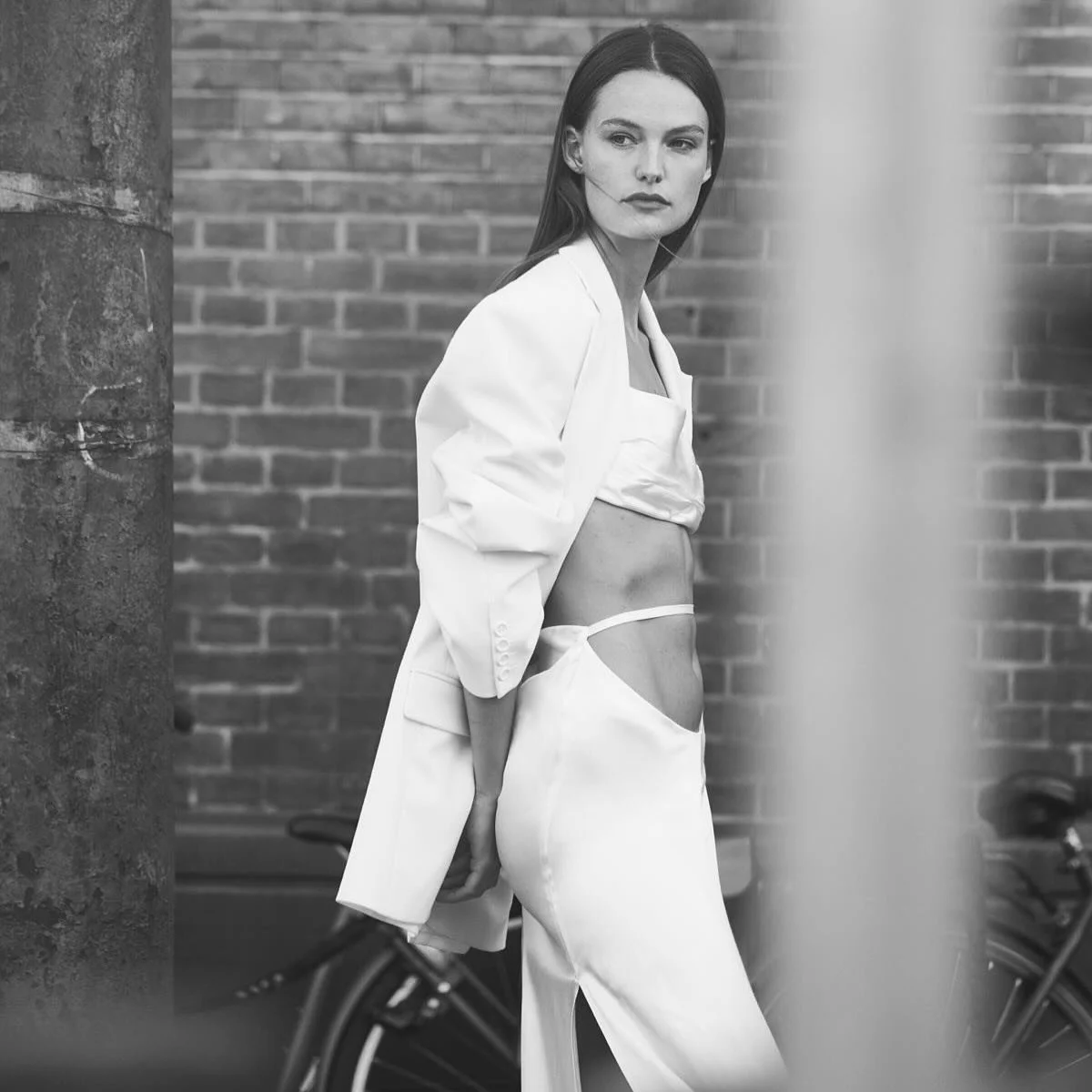 The gorgeous @saravdhoek, shot by @davidcohendelara, amazing hair and make up by @annakleimenova.makeupartist and styled by yours truly ✨ she is wearing a stunning look by @studio__nk  and the coolest blazer by @dyo_______ by @salonheleenhulsmann 
I 