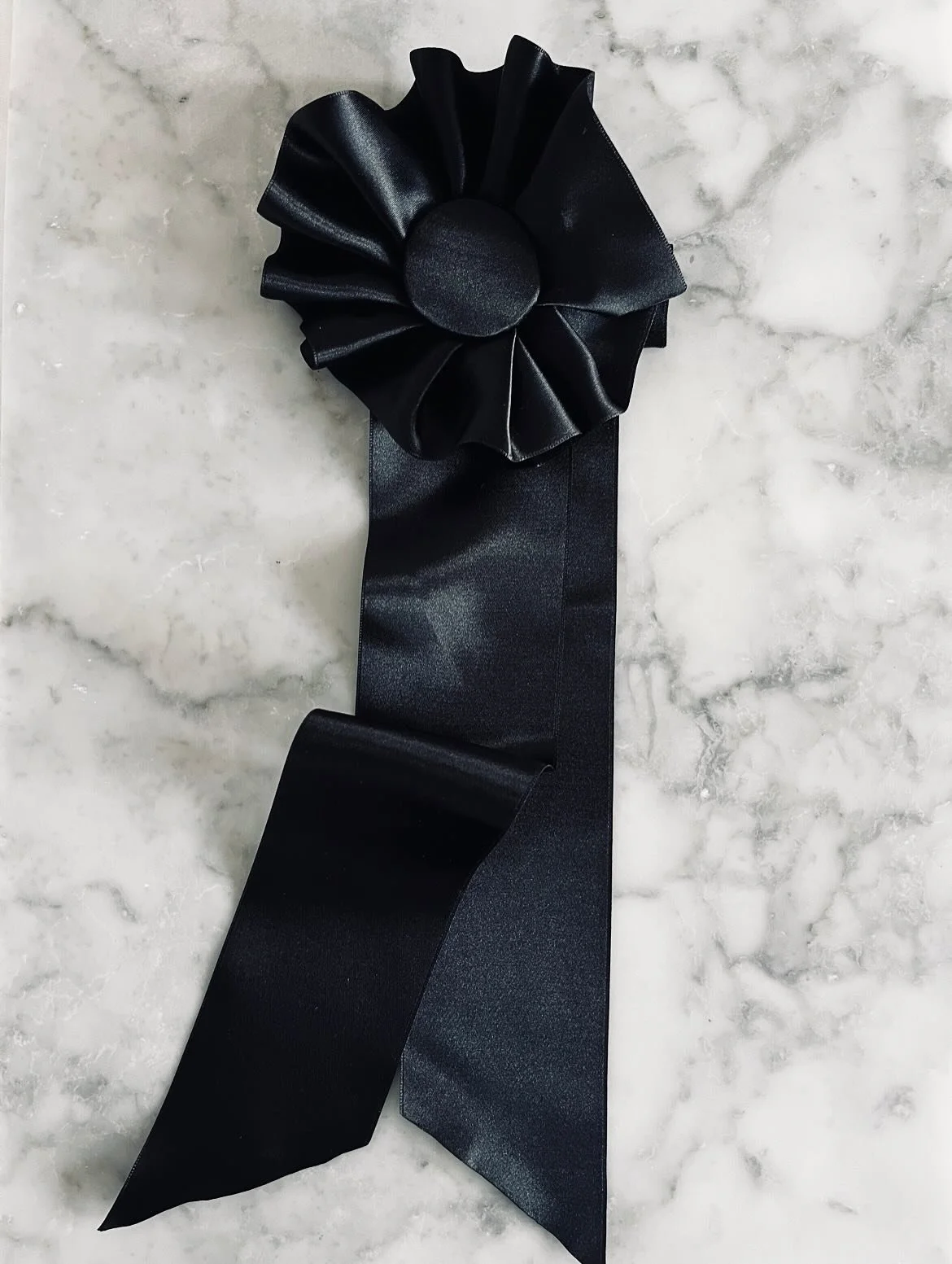 Just for living through these days we deserve a ribbon.. so I made them for you.
Give yourself a ribbon for trying, for falling and getting back up, for feeling and seeing the world and keep on having hope, for being you! 🥇
DM for info. Online soon.