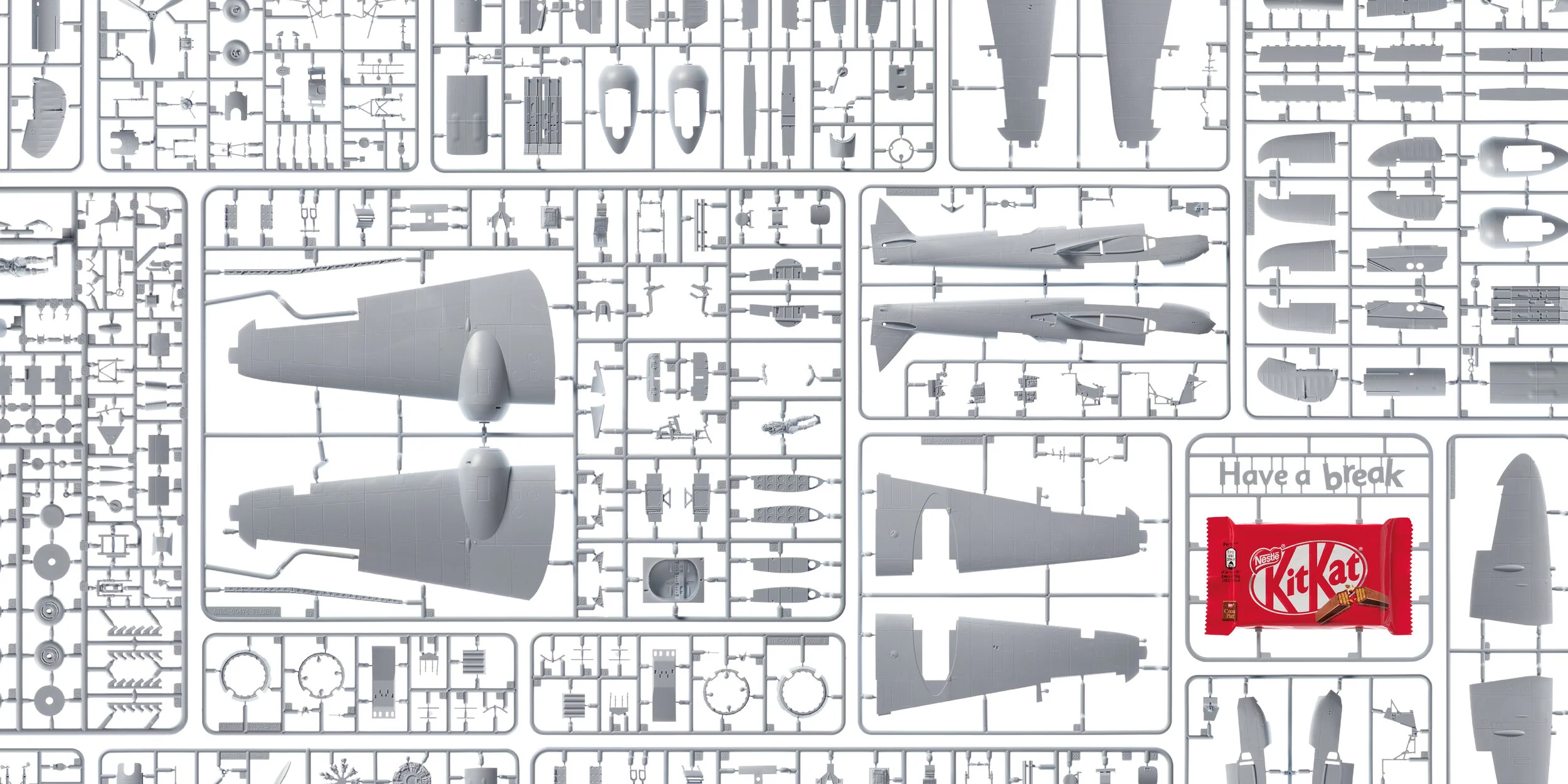 300999138_Kit Kat Airfix_Visual_Collect_James2.jpg