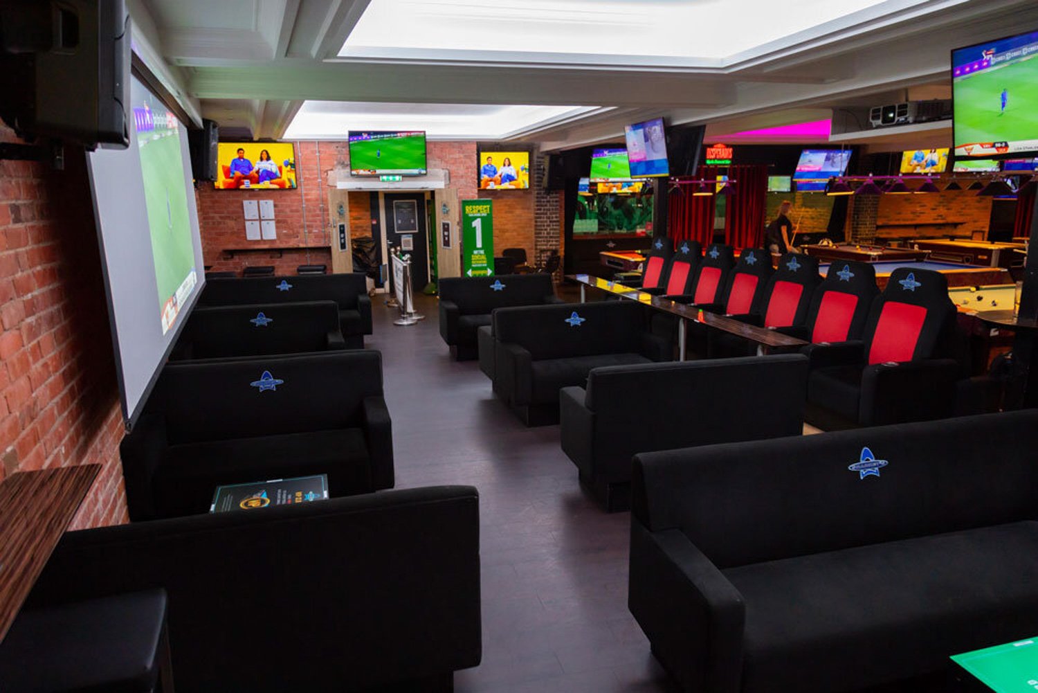 Sharkeys_Sports_Bar_Bournemouth_Live_Sports_Poole_Snooker_Table_Tennis_VIP_Rooms_Consoles-29.jpg