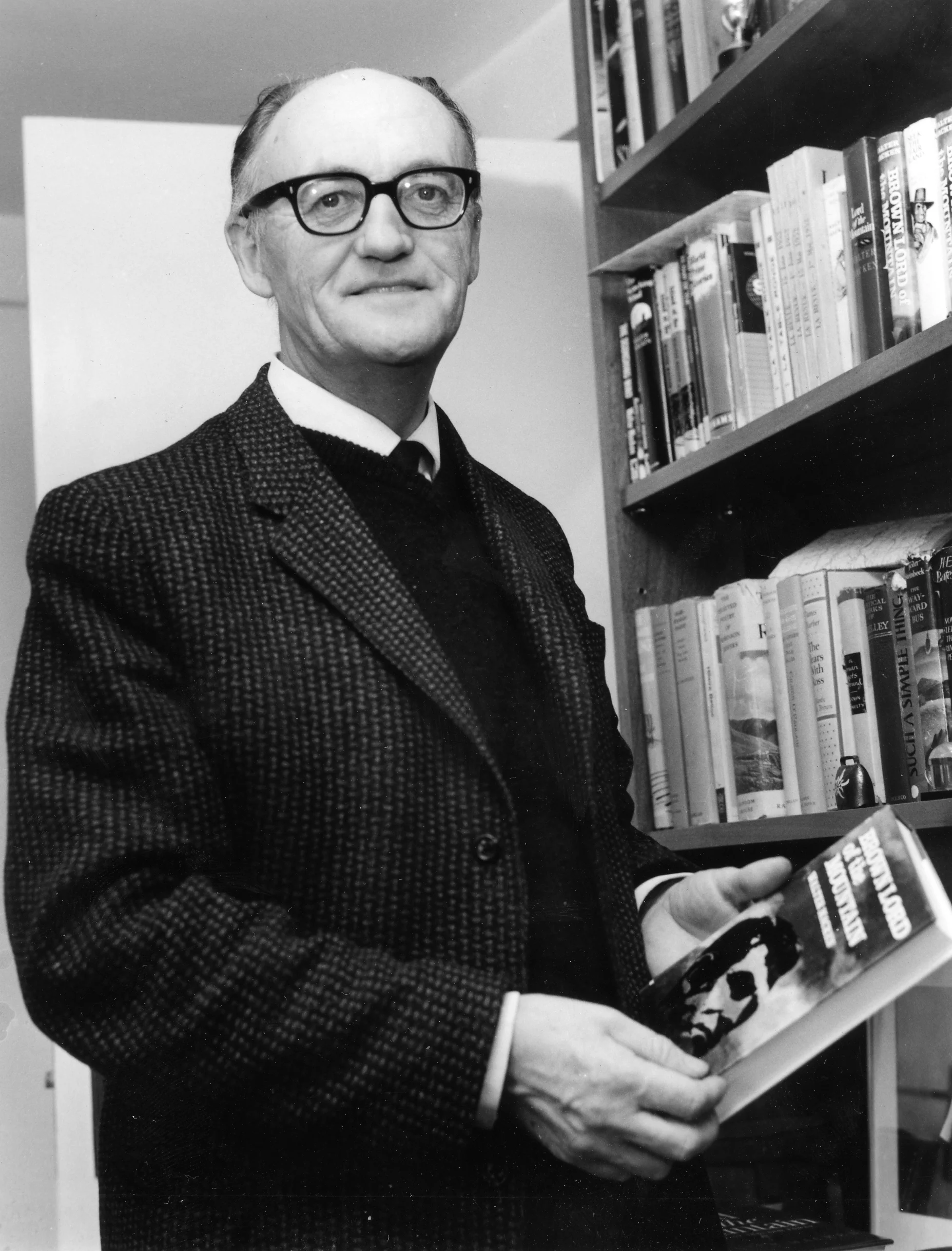 Walter Macken.jpg