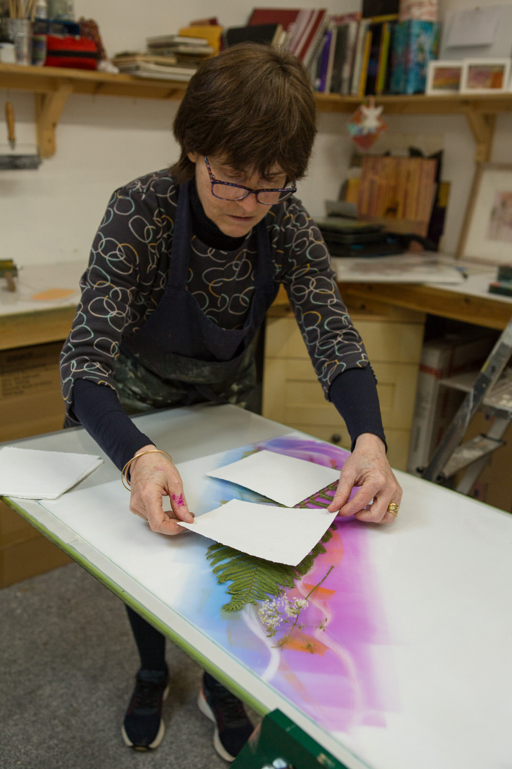 Carol Nunan Printmaker taking monotype prints 