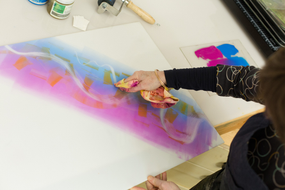 Carol Nunan Printmaker mark making on a plate for a monotype