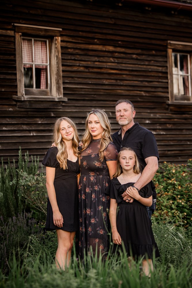 A Sunset Family Photo Session at Phillip Foster Farm in Eagle Creek, Oregon