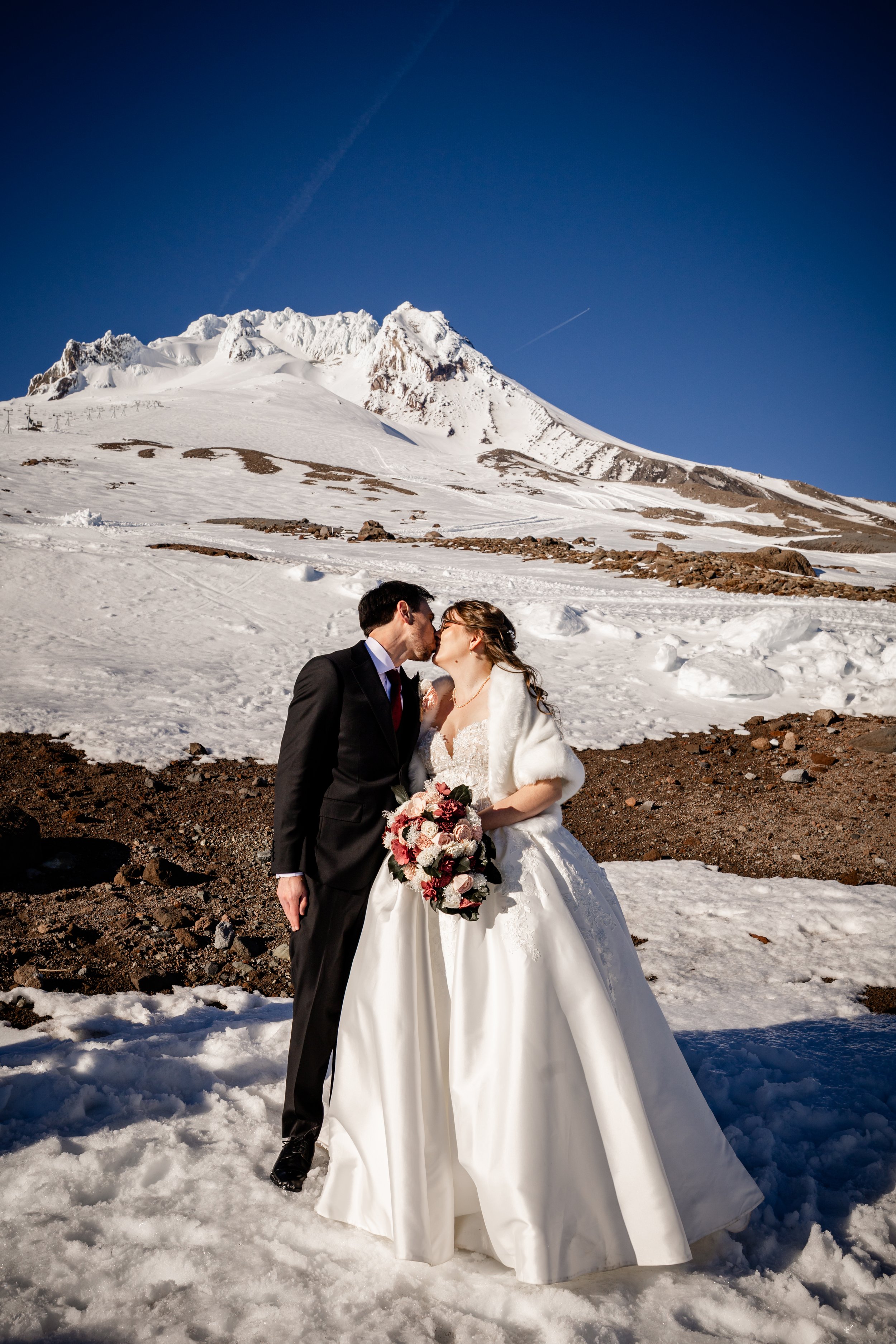 Studio623Photography_MtHood_WeddingPhotos_TimberlineSilcoxHut_-3.jpg