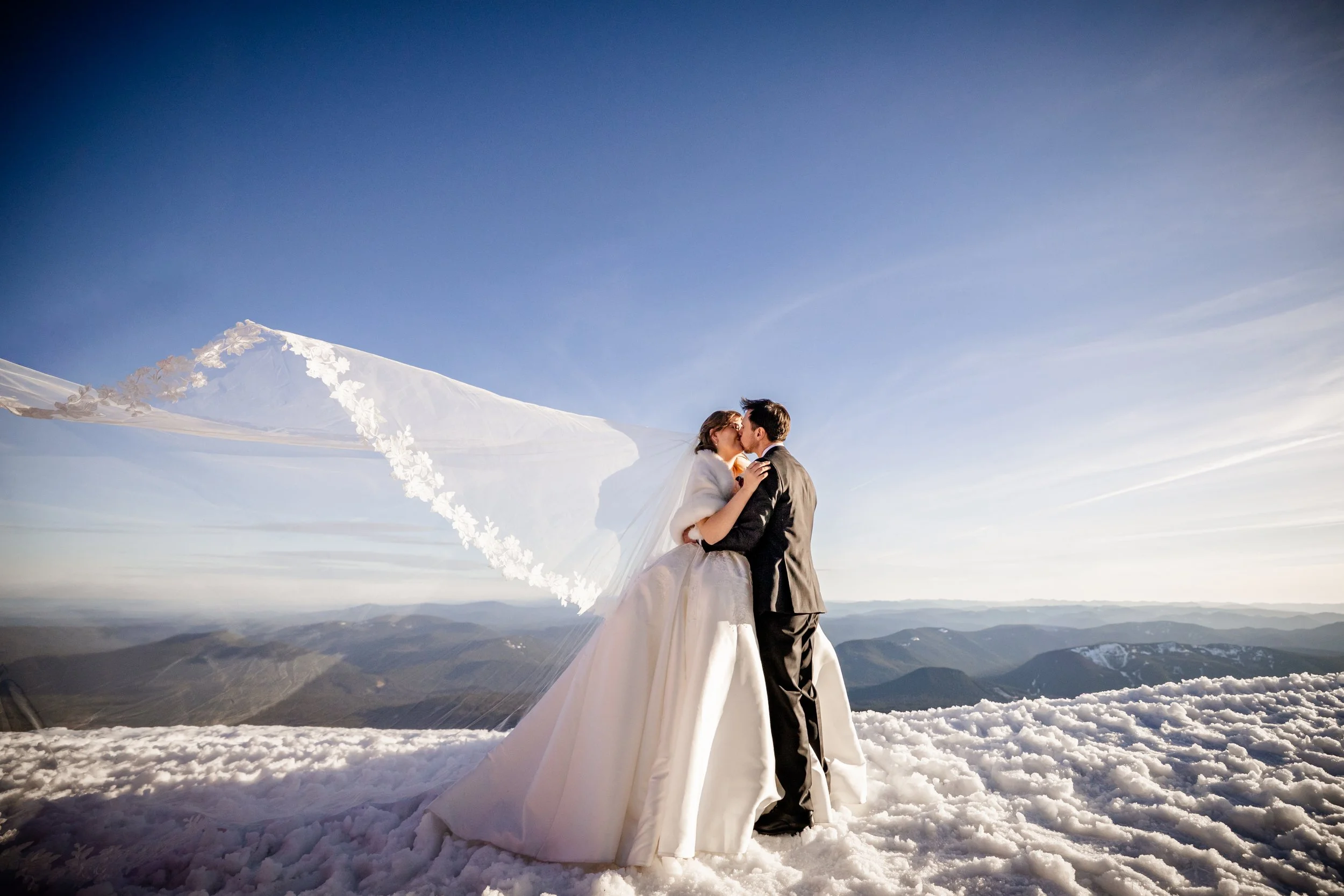 Studio623Photography_MtHood_WeddingPhotos_TimberlineSilcoxHut_-4.jpg