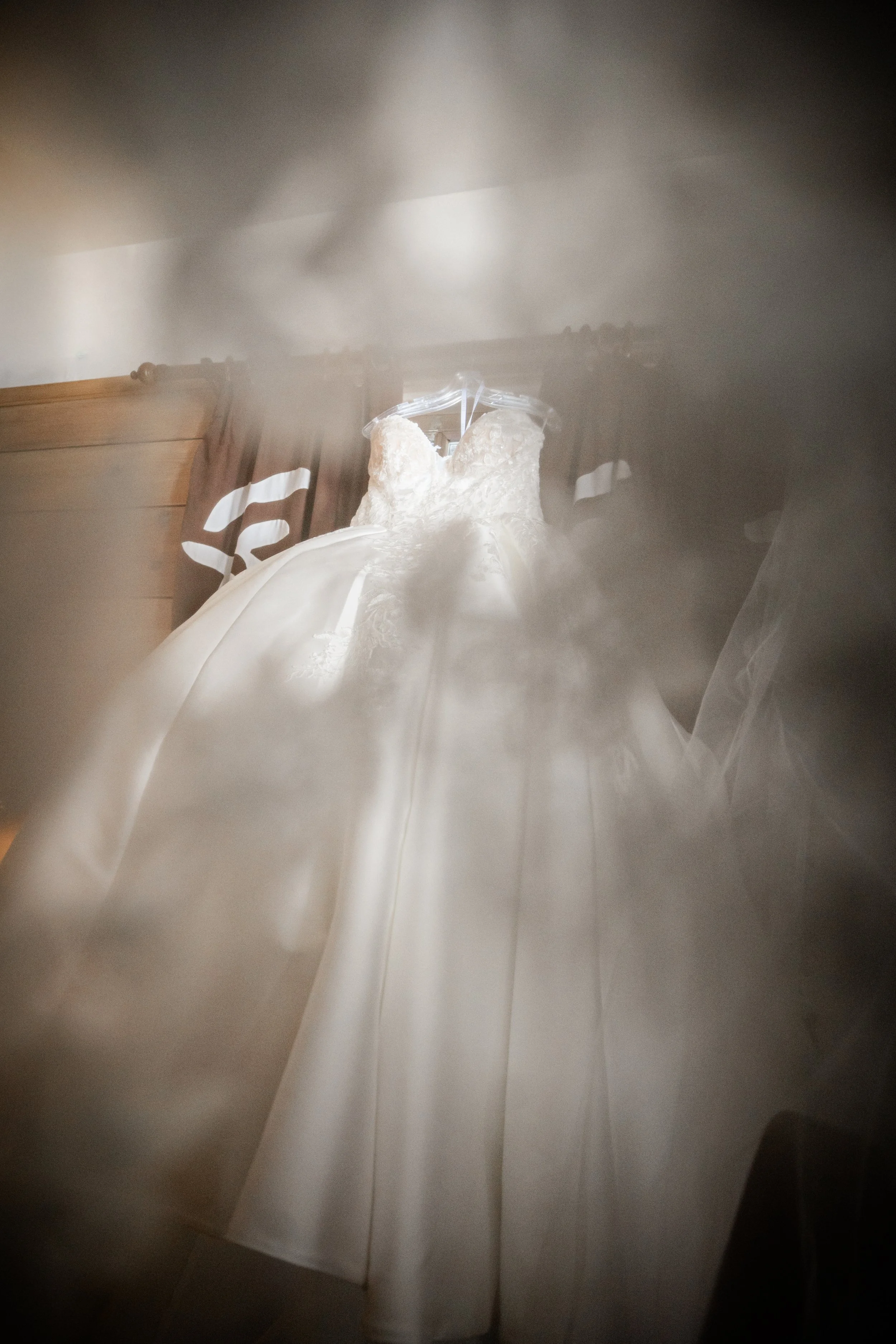 Studio623Photography_MtHood_WeddingPhotos_TimberlineSilcoxHut_-1.jpg