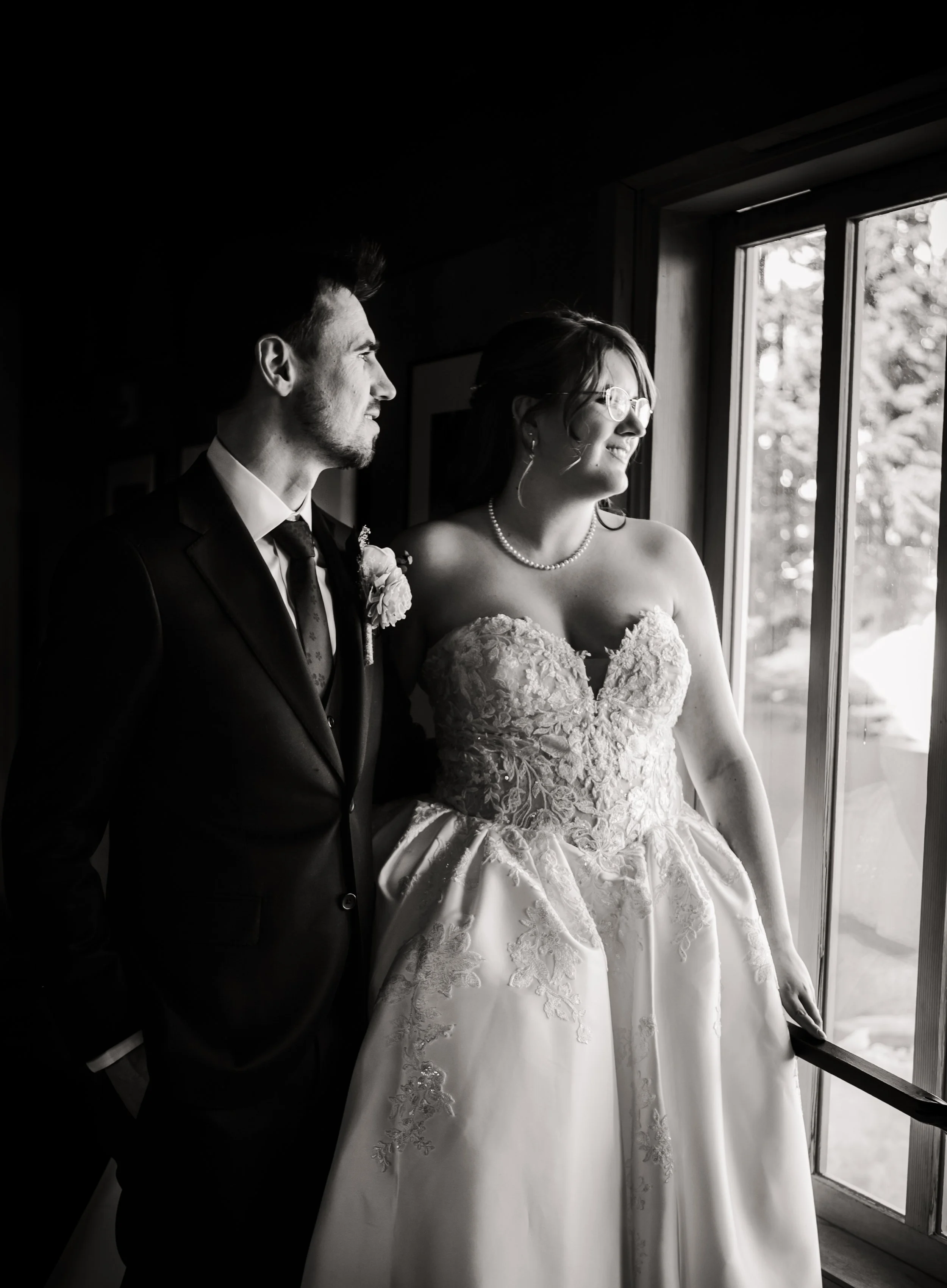 Studio623Photography_MtHood_WeddingPhotos_TimberlineSilcoxHut_-2.jpg