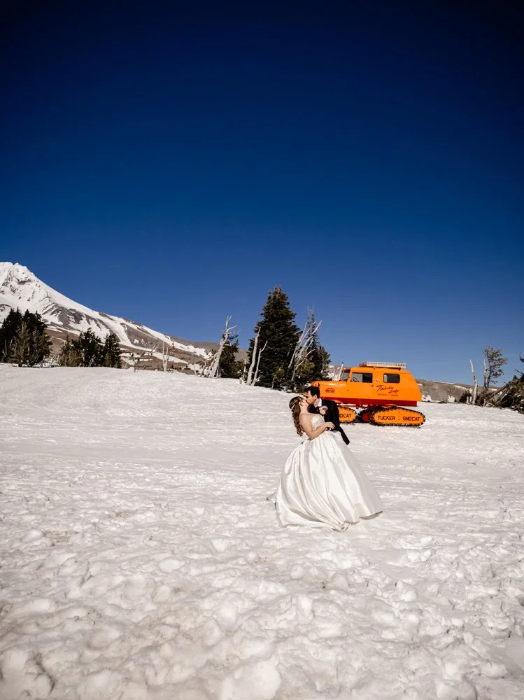 Studio623Photography_MtHood_WeddingPhotos_TimberlineSilcoxHut_-1133.jpg