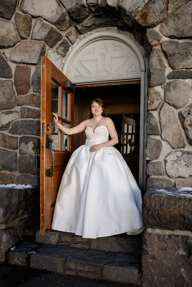 Studio623Photography_MtHood_WeddingPhotos_TimberlineSilcoxHut_-0441.jpg