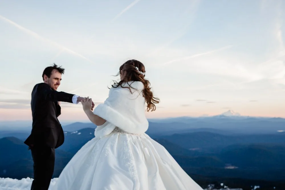 Studio623Photography_MtHood_WeddingPhotos_TimberlineSilcoxHut_-7980.jpg