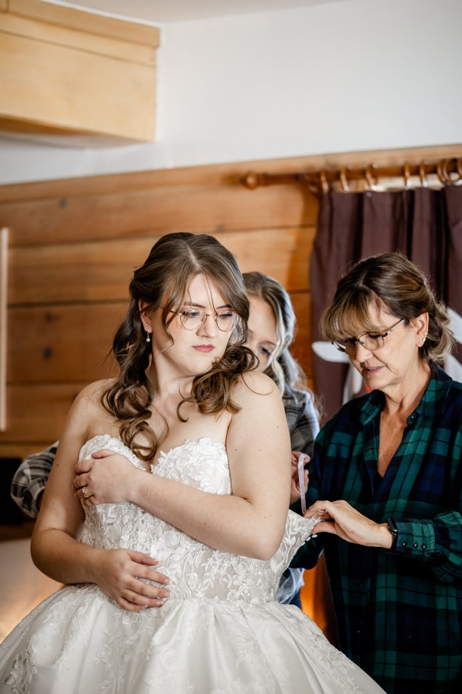 Studio623Photography_MtHood_WeddingPhotos_TimberlineSilcoxHut_-9542.jpg